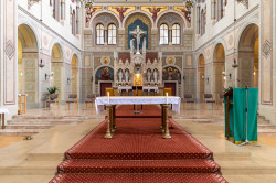 Hochaltar, neoromanisch, weißer Marmor