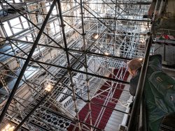 Das Gerüst im linken Stiegenhaus